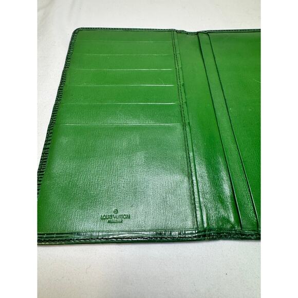 Louis Vuitton Porte Yen Credit Bifold wallet passport holder green Epi - Picture 5 of 9